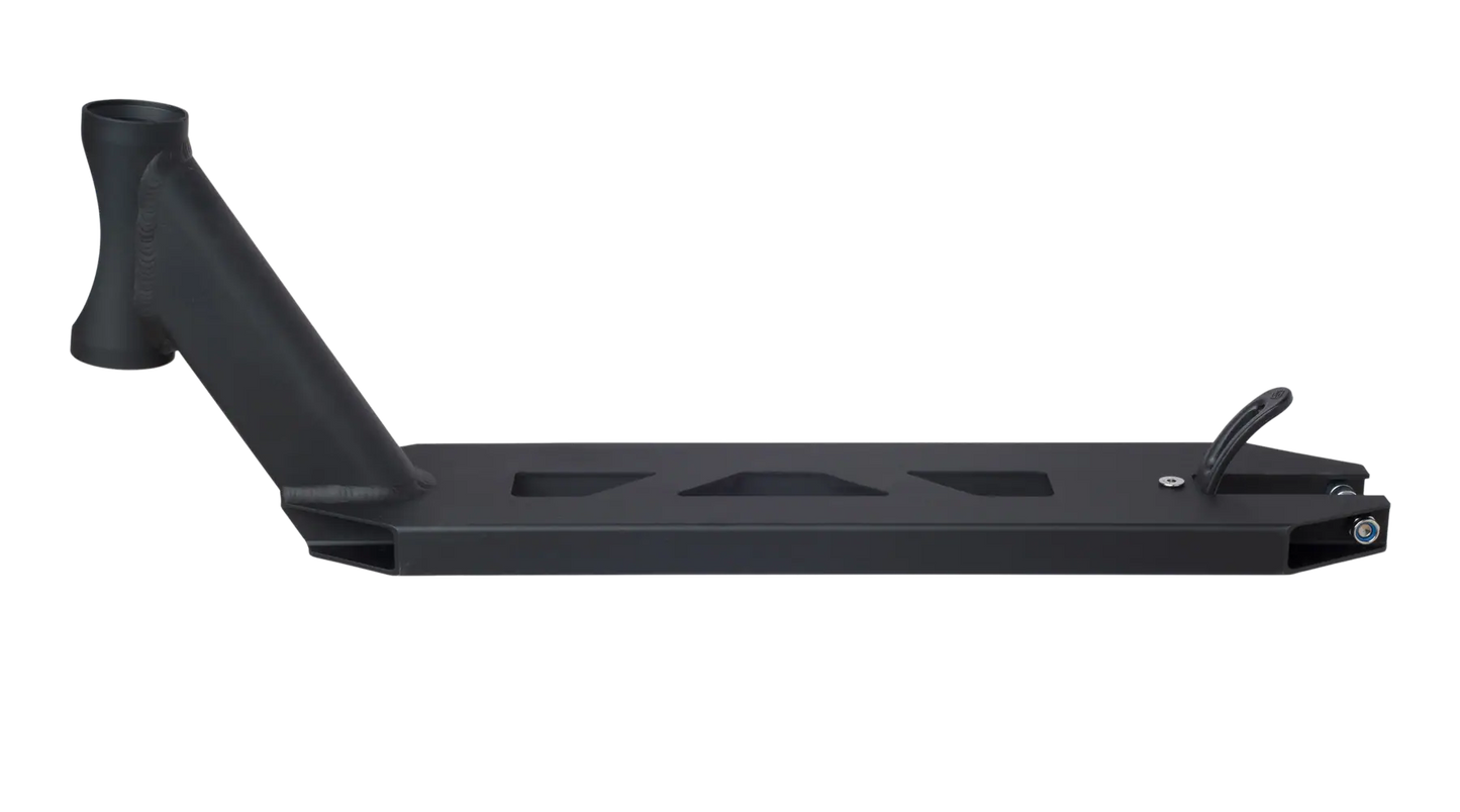 Striker Lux 46 cm Svart Deck inkl griptape