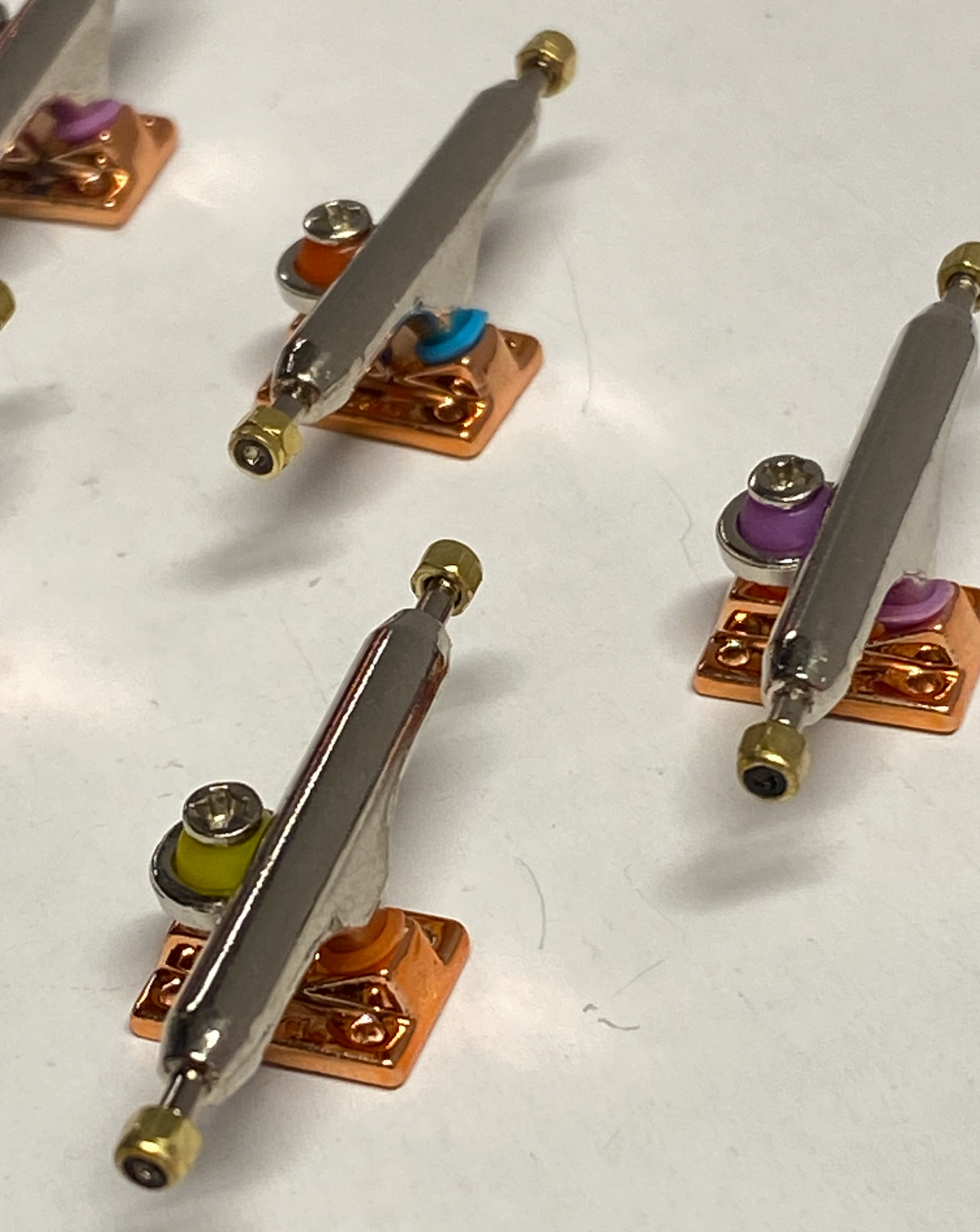 Fingerboard Mixed Colour Bronse Baseplate Trucks 34 mm